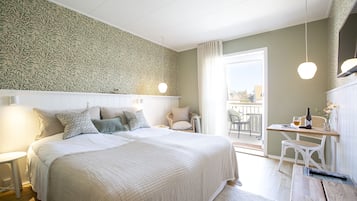 Double Room | Hypo-allergenic bedding, desk, iron/ironing board, free WiFi