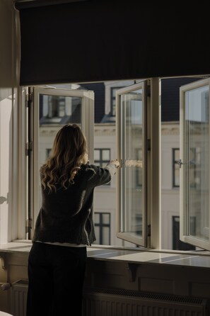 Ropa de cama de alta calidad, cortinas blackout y insonorización 