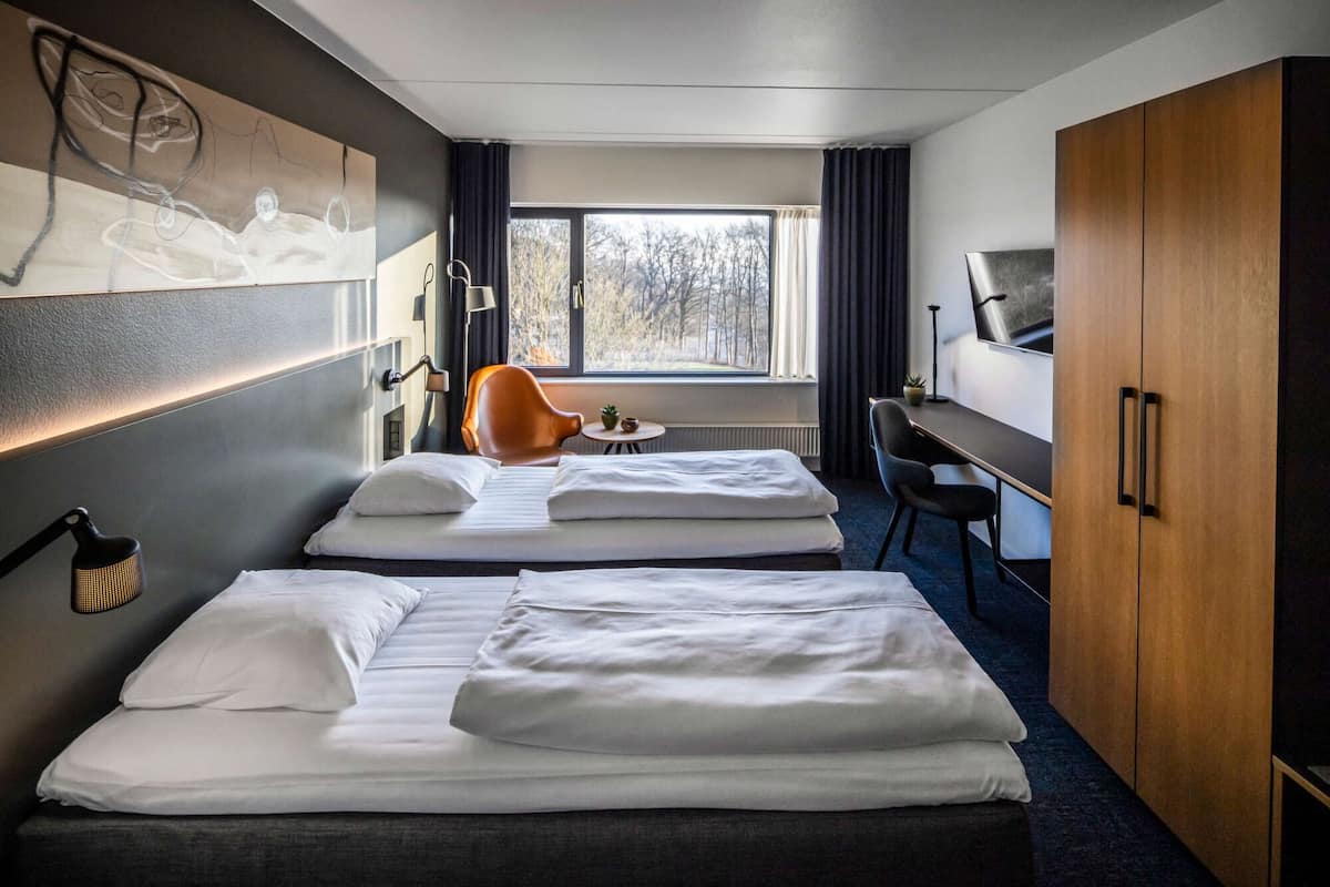 1 Schlafzimmer, hochwertige Bettwaren, individuell dekoriert