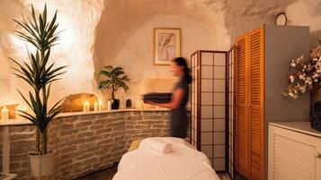 Deep tissue-massage, sportsmassage, 1 behandlingsrum