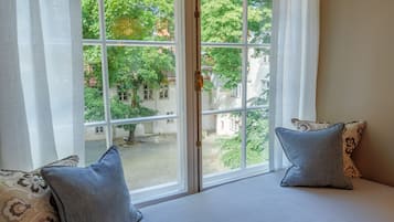 1 bedroom, hypo-allergenic bedding, minibar, in-room safe