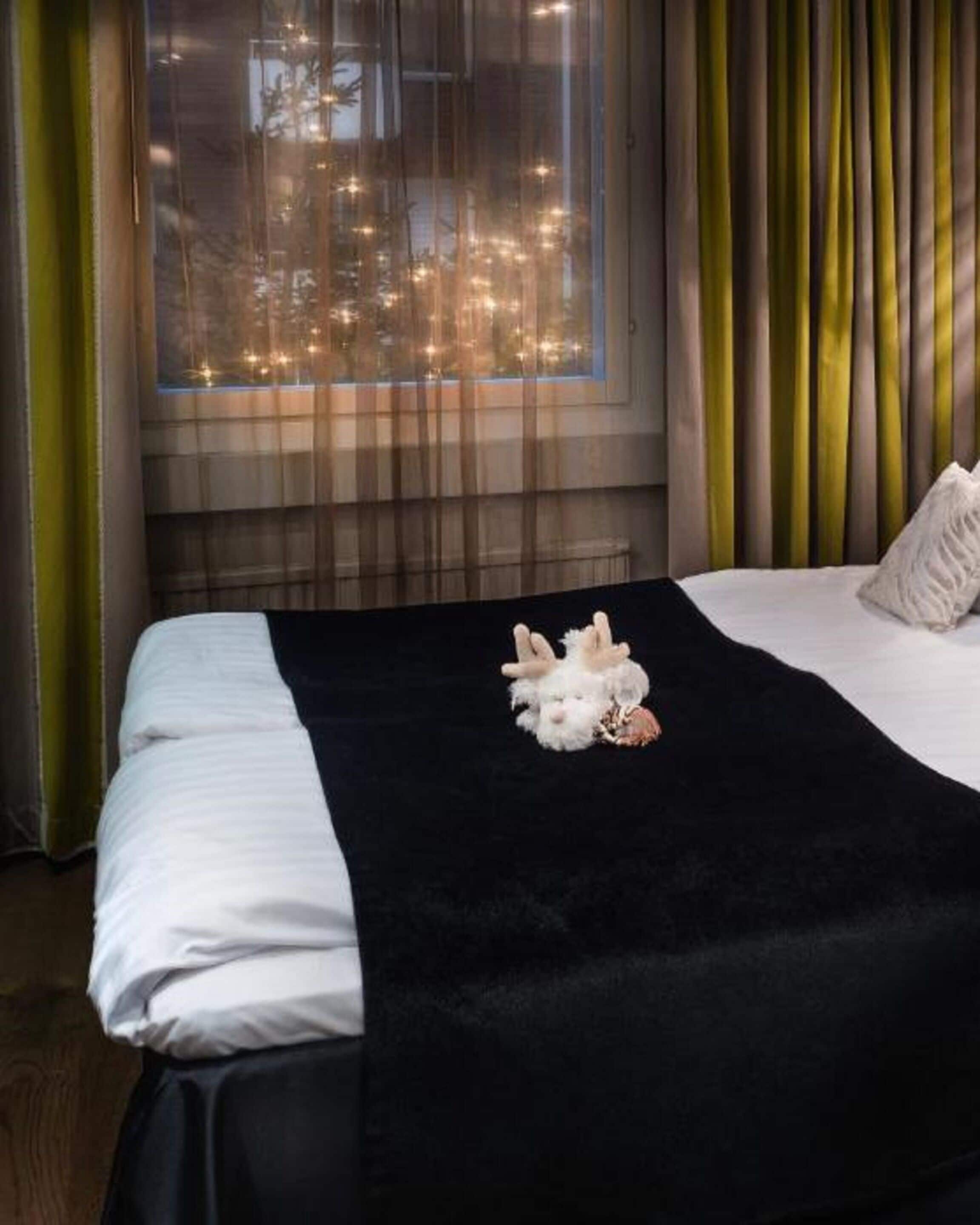 classic double room | premium bedding, minibar, in-room safe, desk