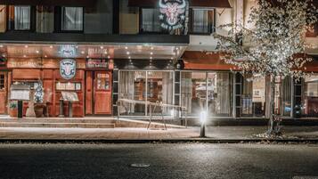 Vista frontal de la propiedad