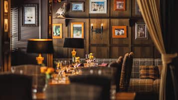 Breakfast and dinner served