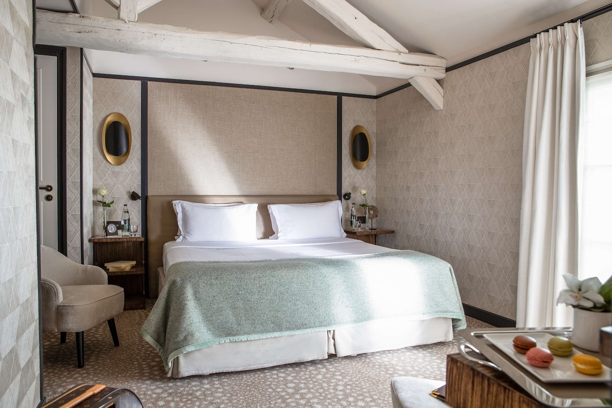 Prestige Club With Terrace | Premium bedding, free minibar, in-room safe, desk