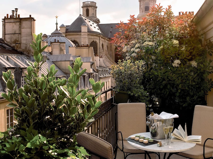 Sengetøy av topp kvalitet, minibar (inkludert) og safe på rommet