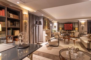 2 bars/lounges