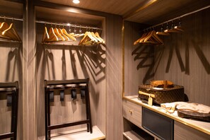 Club Suite | Wardrobe