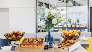 Desayuno buffet todos los días (con cargo)