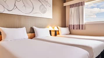 Standard Room with 3 Single Beds | Desk, soundproofing, iron/ironing board, free cribs/infant beds