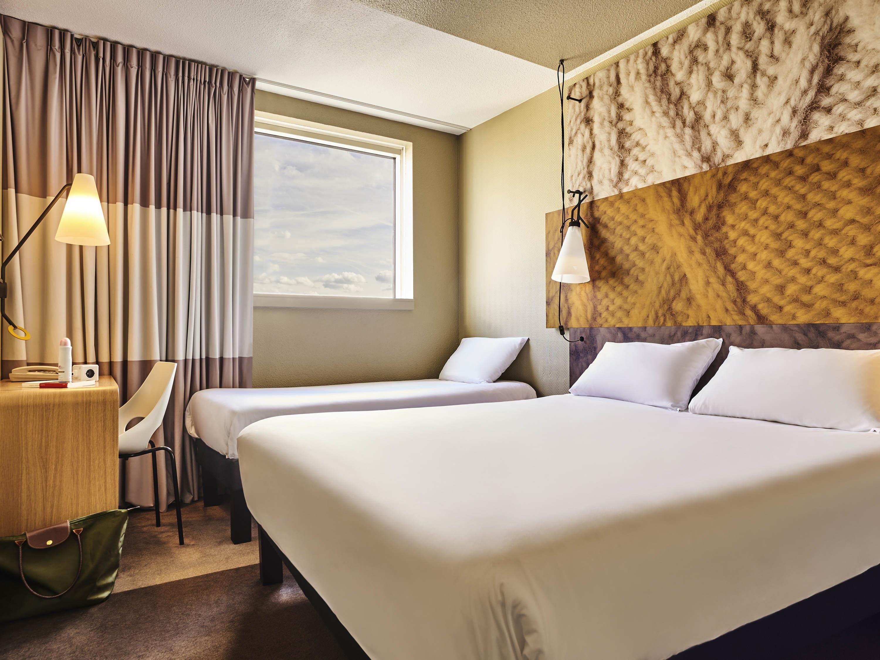 Standard Room with 1 double bed and 1 single bed | Desk, soundproofing, iron/ironing board, free cribs/infant beds