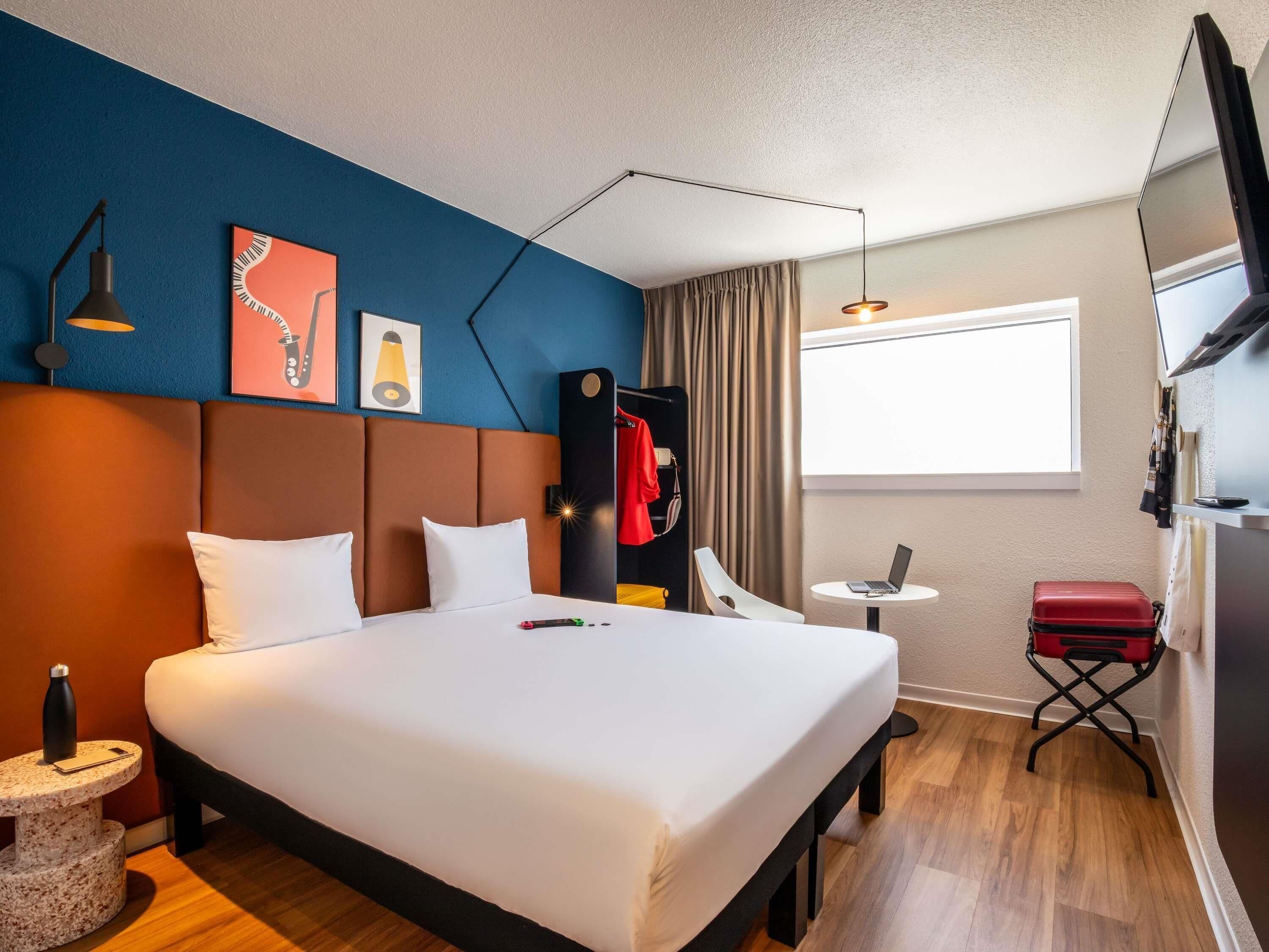 Standard room with 1 double bed | Desk, soundproofing, iron/ironing board, free cribs/infant beds