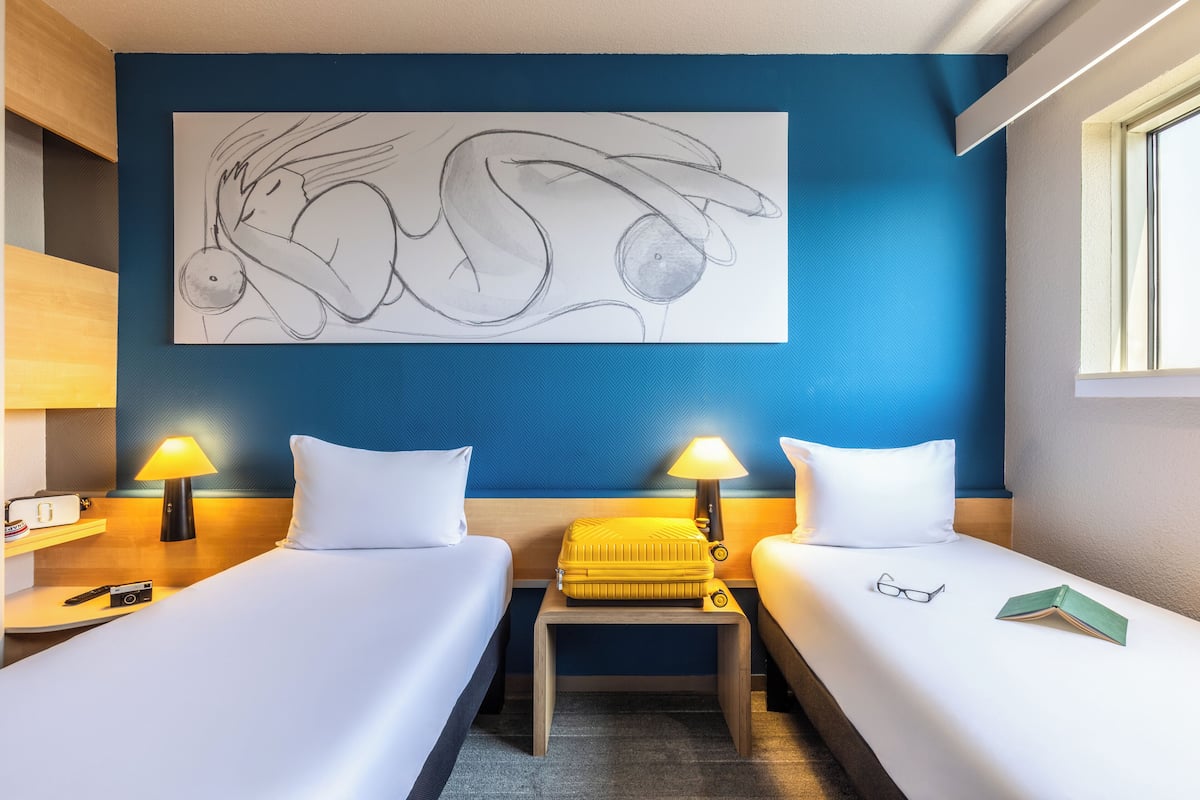 Standard Room, 2 Single Beds | Desk, soundproofing, iron/ironing board, free cots/infant beds