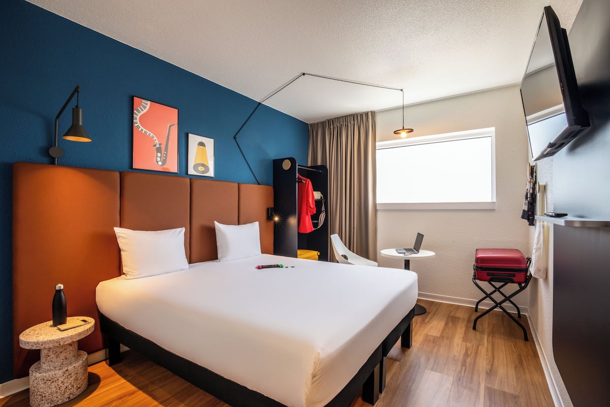 Standard Double Room, 1 Double Bed | Desk, soundproofing, iron/ironing board, free cots/infant beds