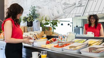 Daily buffet breakfast for a fee