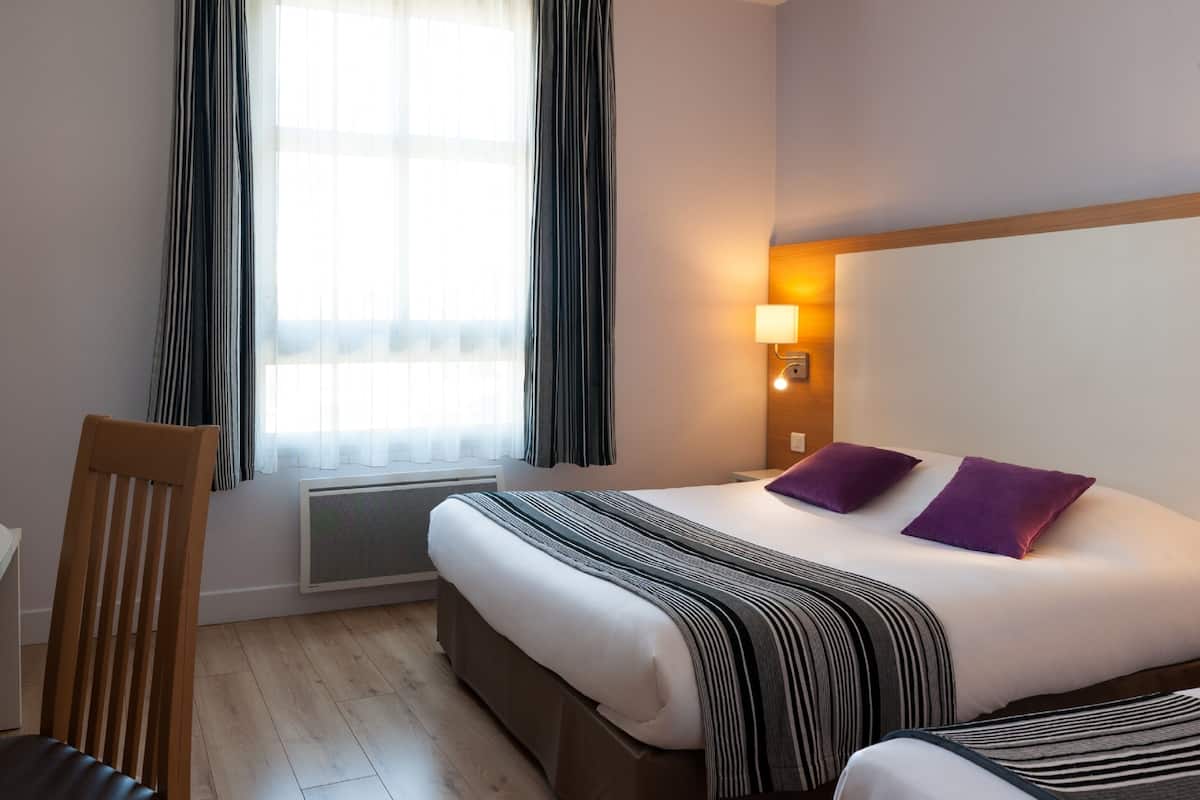 Superior Triple Room | 1 bilik tidur, meja, kalis bunyi, seterika/papan seterika