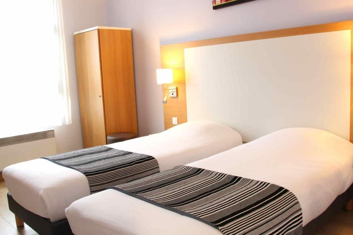 superior twin room | 1 bedroom, desk, soundproofing, iron/ironing board