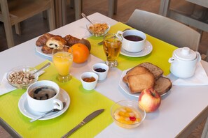 Morgenmadsbuffet hver dag (9.00 EUR pr. person)