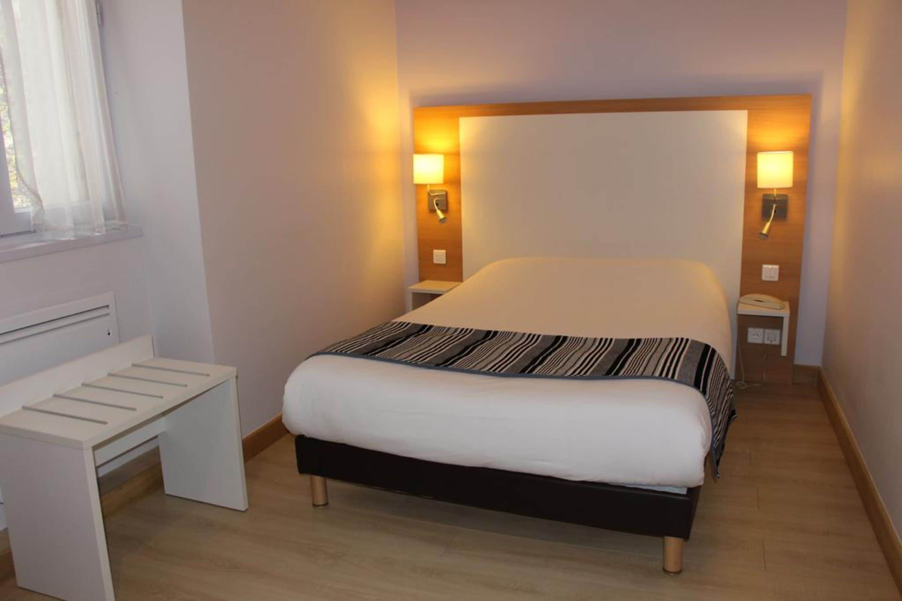 comfort double room | 1 bedroom, desk, soundproofing, iron/ironing board