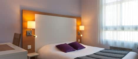 Superior Double Room | 1 bedroom, desk, soundproofing, iron/ironing board