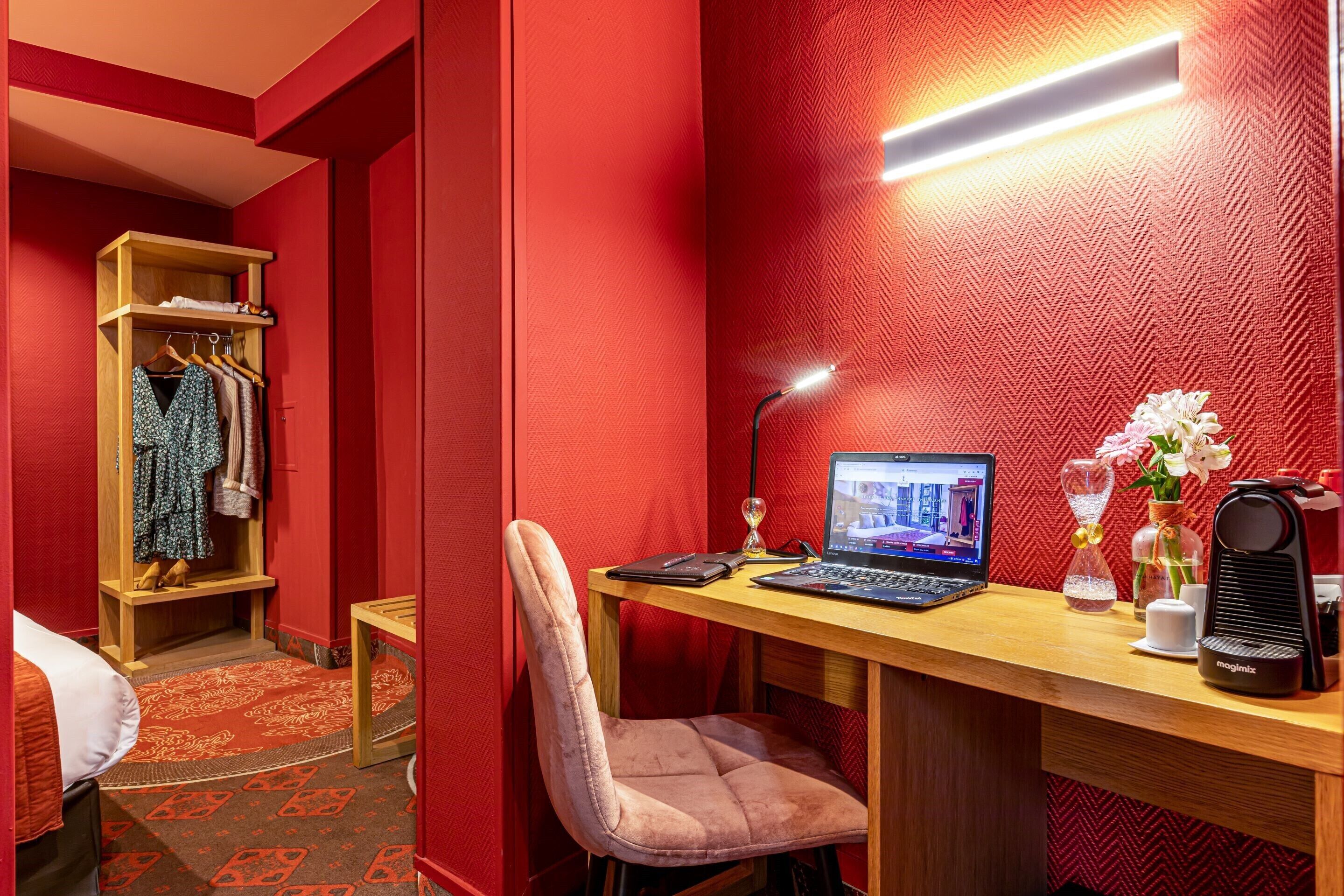 Photo - Hotel Ariane Montparnasse by Patrick Hayat