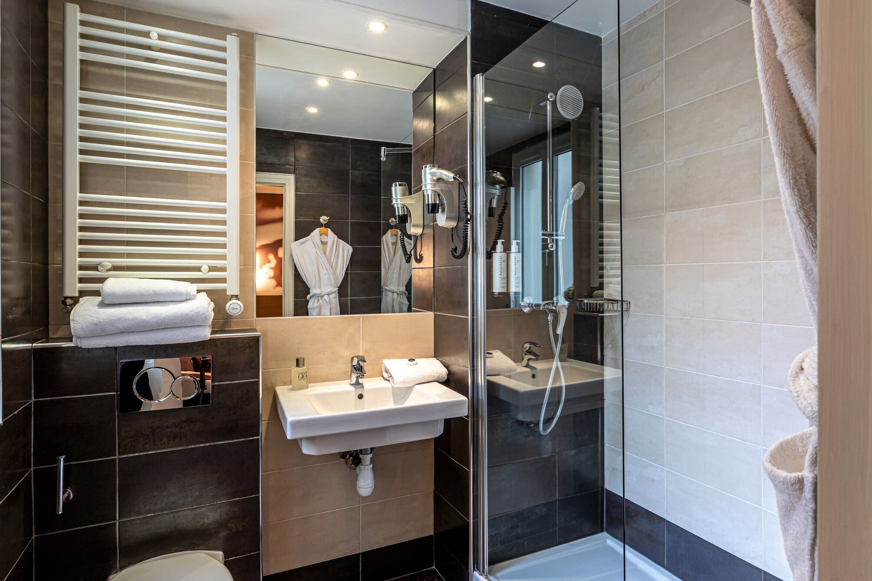 Photo - Hotel Ariane Montparnasse by Patrick Hayat