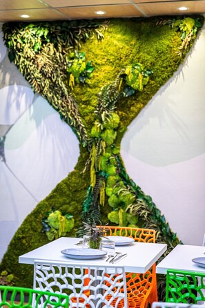 Desayuno buffet (EUR 15 por persona) 