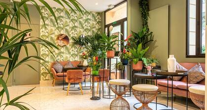 Hotel Ariane Montparnasse by Patrick Hayat