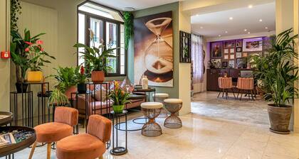 Hotel Ariane Montparnasse by Patrick Hayat