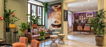 Hotel Ariane Montparnasse by Patrick Hayat