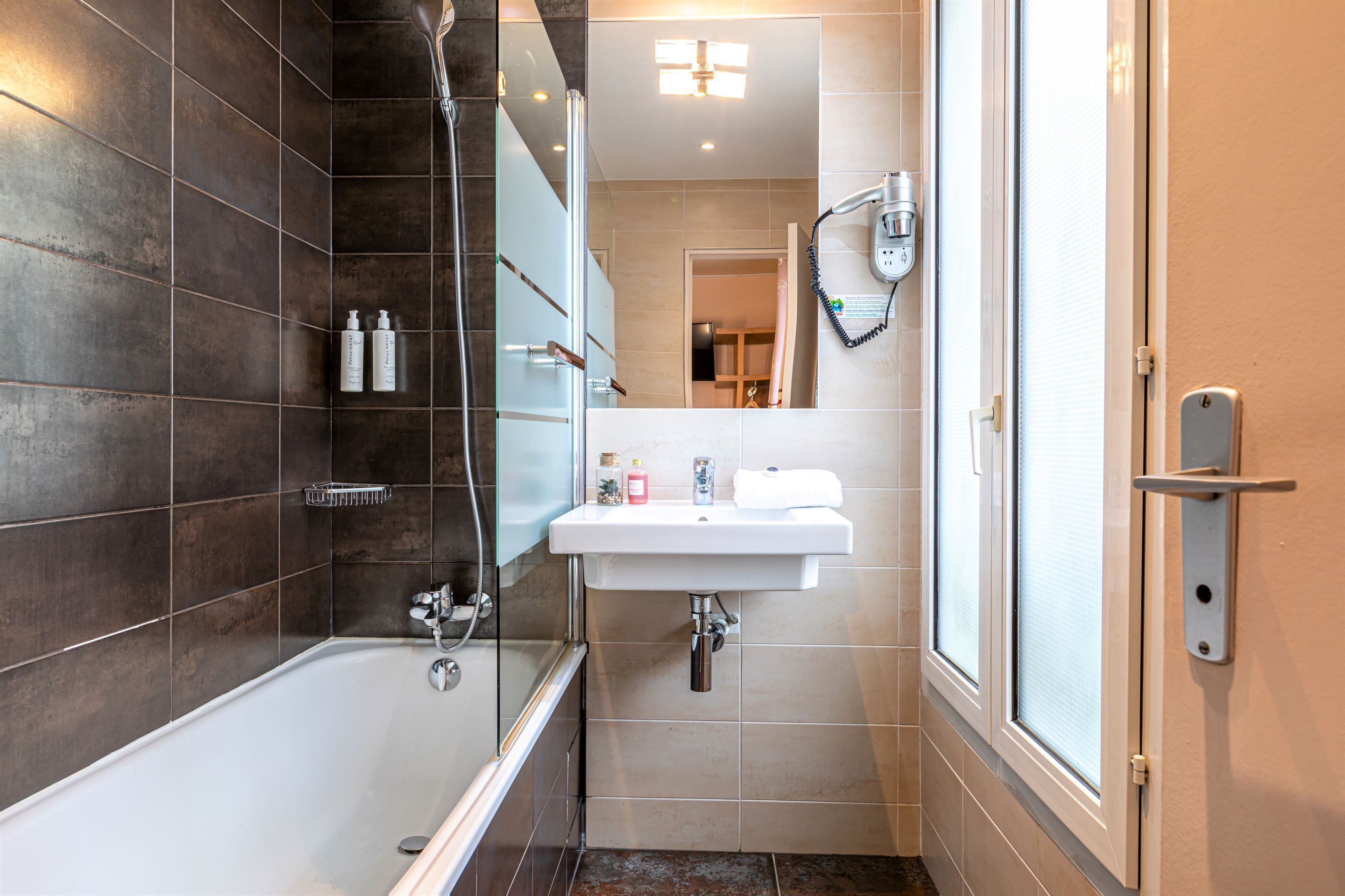 Photo - Hotel Ariane Montparnasse by Patrick Hayat