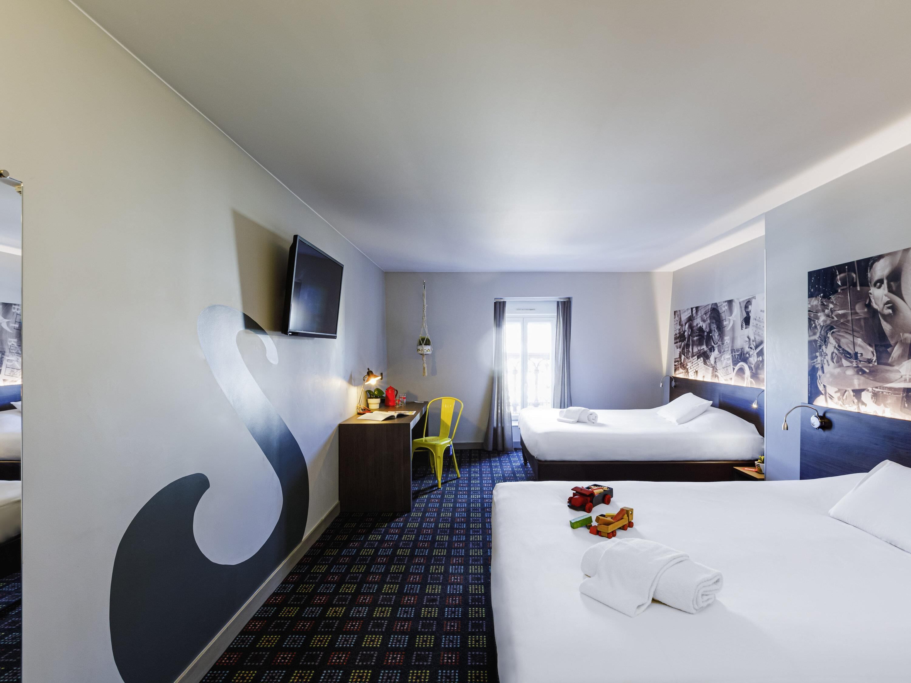 Standard Room, 2 Katil Kelamin (Double) | Meja, kalis bunyi, seterika/papan seterika, Wi-fi percuma 