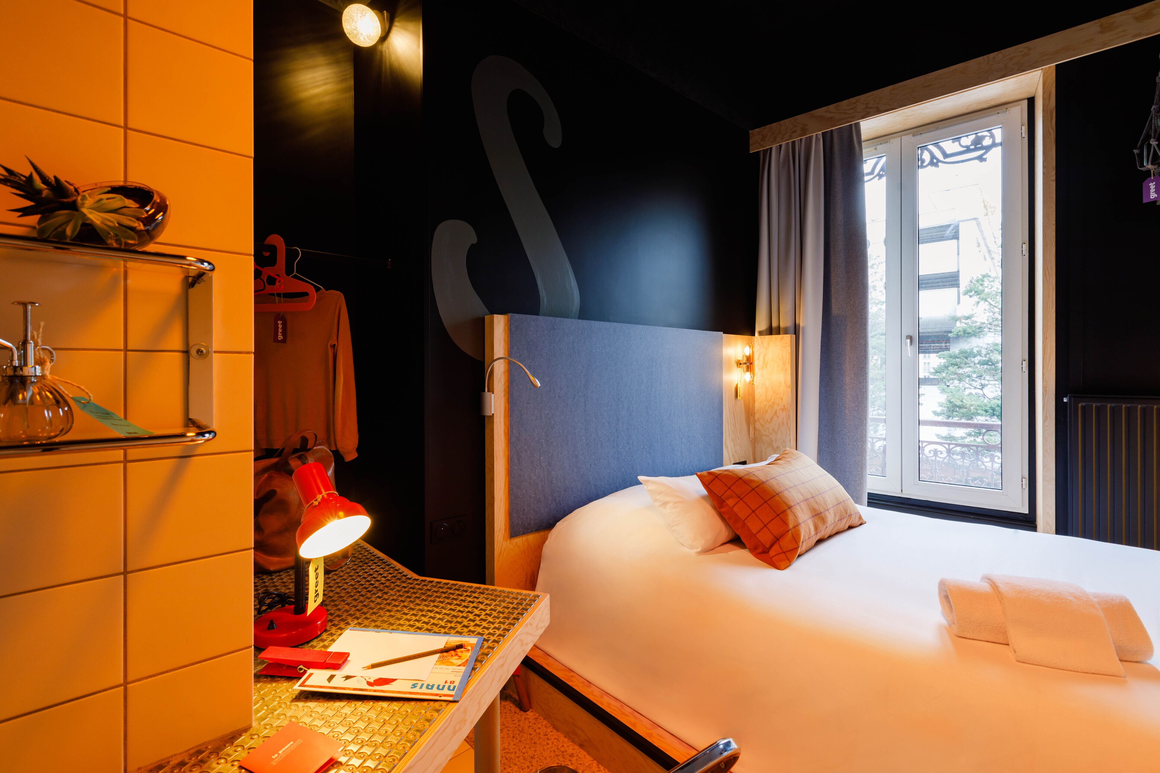 classic room, 1 double bed (pure) | desk, soundproofing, iron/ironing board, free wifi