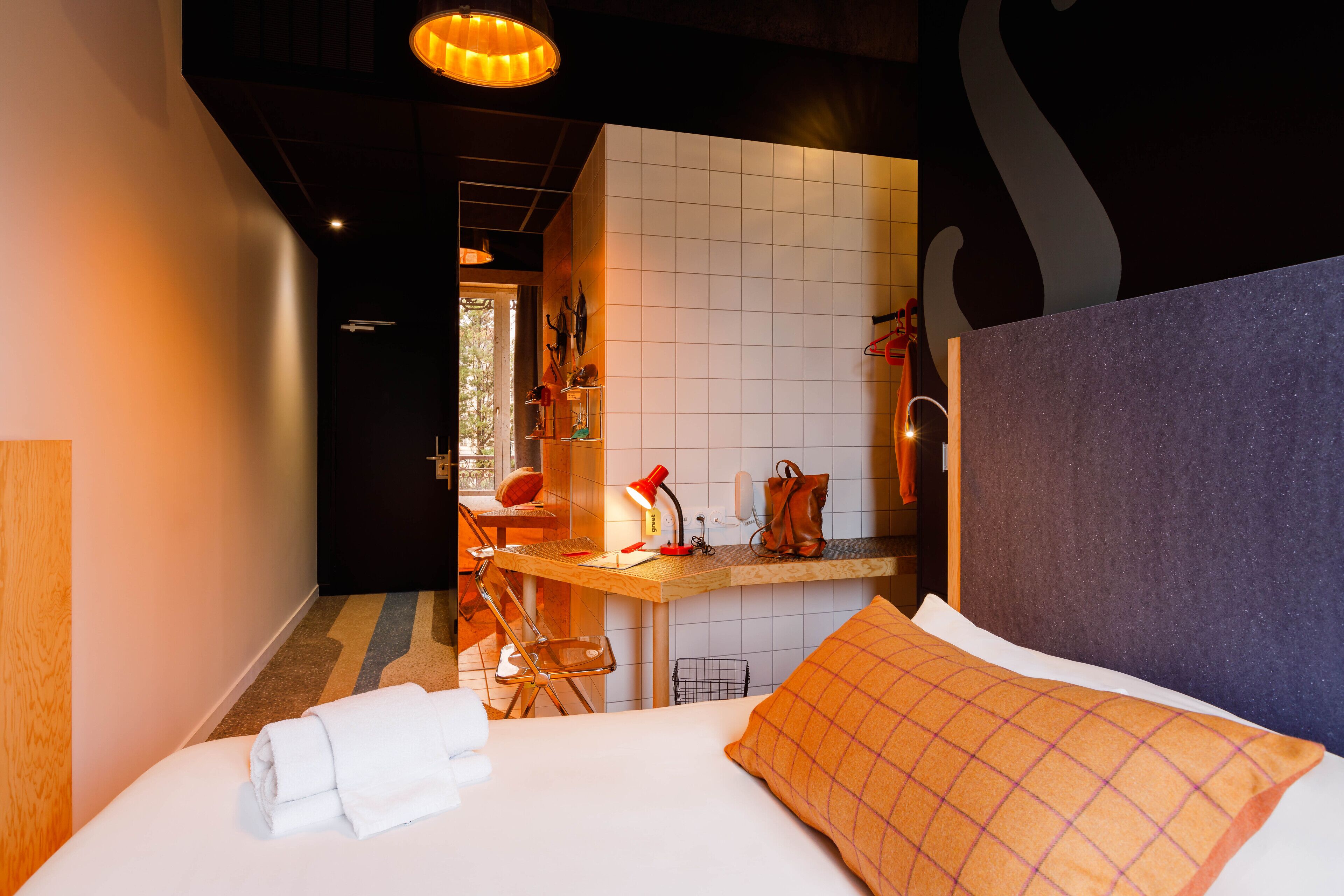 classic room, 1 double bed (pure) | desk, soundproofing, iron/ironing board, free wifi