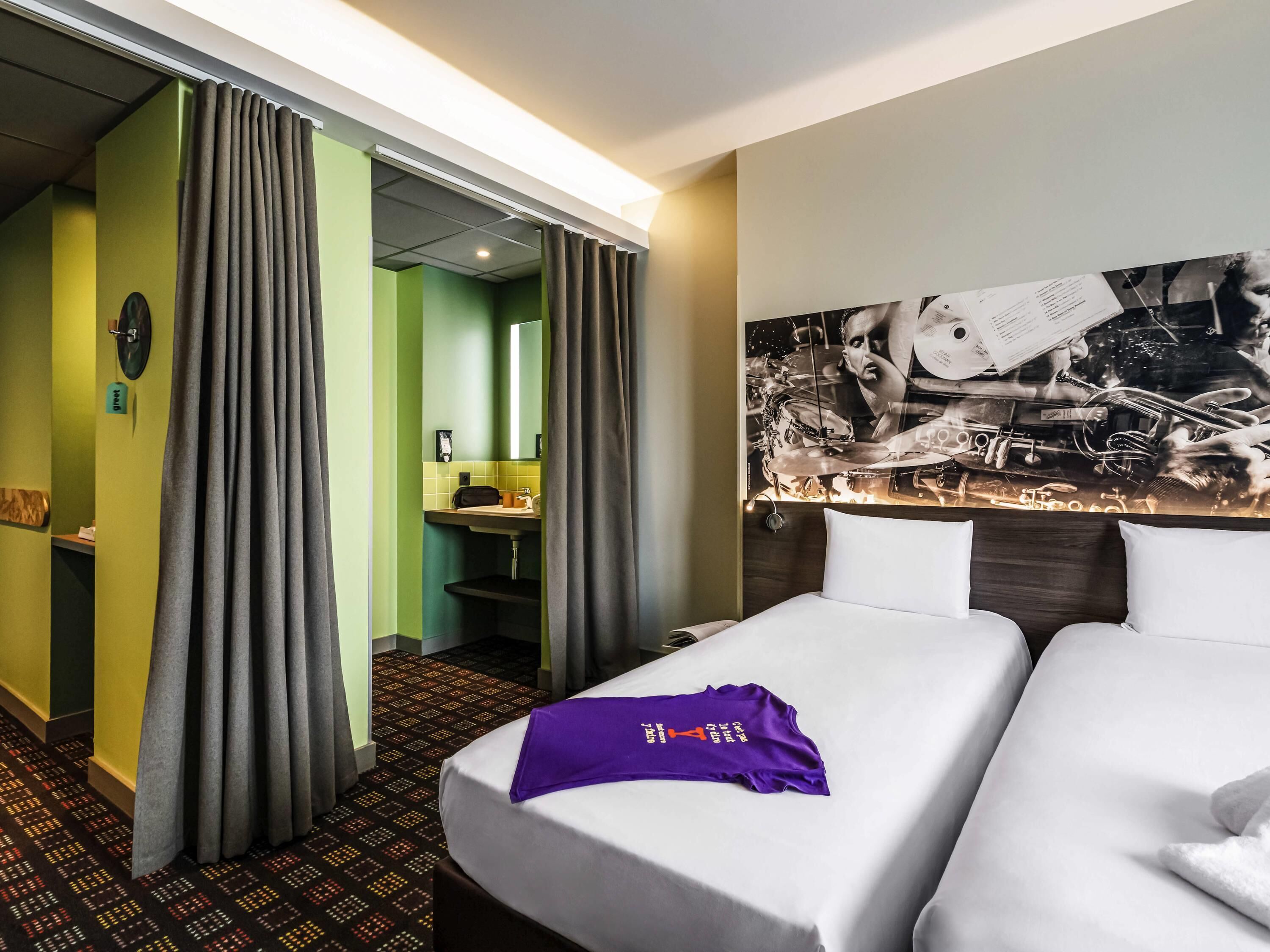 Standard Room, 2 Katil Bujang (Single) (Pop) | Meja, kalis bunyi, seterika/papan seterika, Wi-fi percuma 