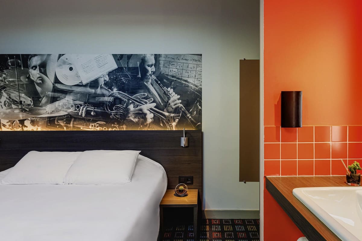 Kamar Standar, 1 Tempat Tidur Double (Pop) | Meja kerja, kedap suara, setrika/meja setrika, dan Wi-Fi gratis