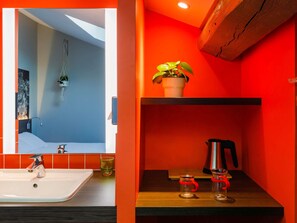 Chambre Standard, 1 lit double (Pop) | Bureau, chambres insonorisées, fer et planche à repasser, Wi-Fi gratuit