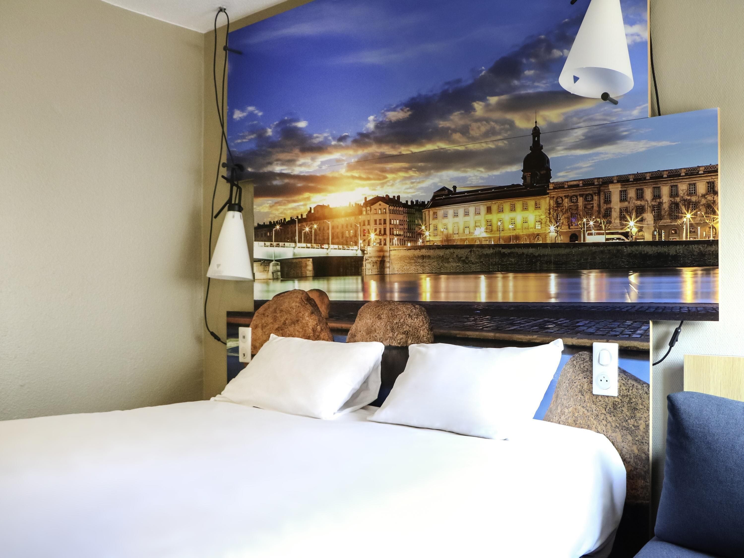 Room, 1 Double Bed | Desk, blackout drapes, iron/ironing board, free cribs/infant beds