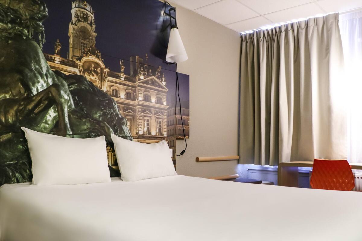 Room, 1 Double Bed | Desk, blackout curtains, iron/ironing board, free cots/infant beds