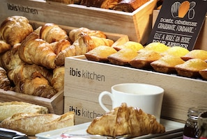 Päivittäinen buffetaamiainen (13.90 EUR per henkilö)