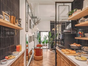 Päivittäinen buffetaamiainen (16 EUR per henkilö)