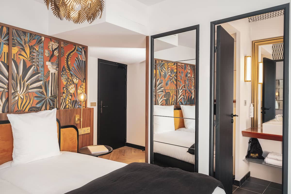 comfort double or twin room | 1 bedroom, laptop workspace, blackout curtains, soundproofing