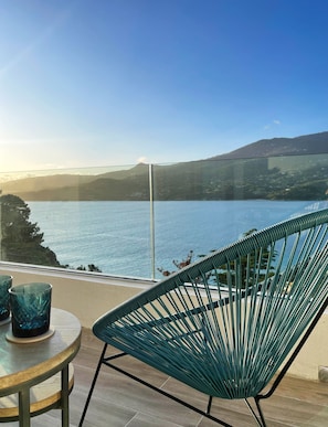 Deluxe Room, 1 Bedroom, Balcony, Sea View | Terrace/patio