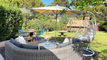 Familien-Suite, 2 Schlafzimmer, Terrasse, Gartenblick | Terrasse/Patio