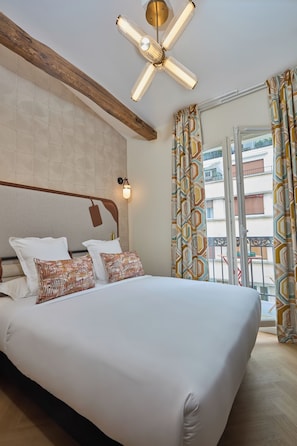 Chambre Premium - La Solaire | In-room safe, soundproofing, iron/ironing board, free WiFi