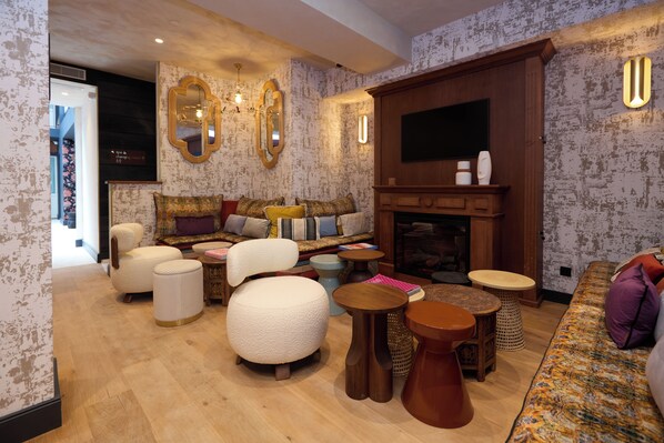 Área de estar no saguão