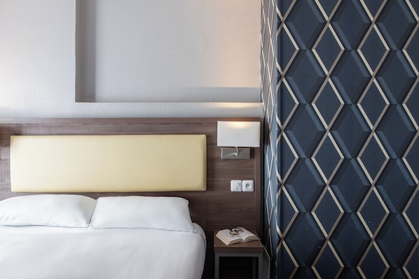 Soundproofing, free WiFi, bed sheets