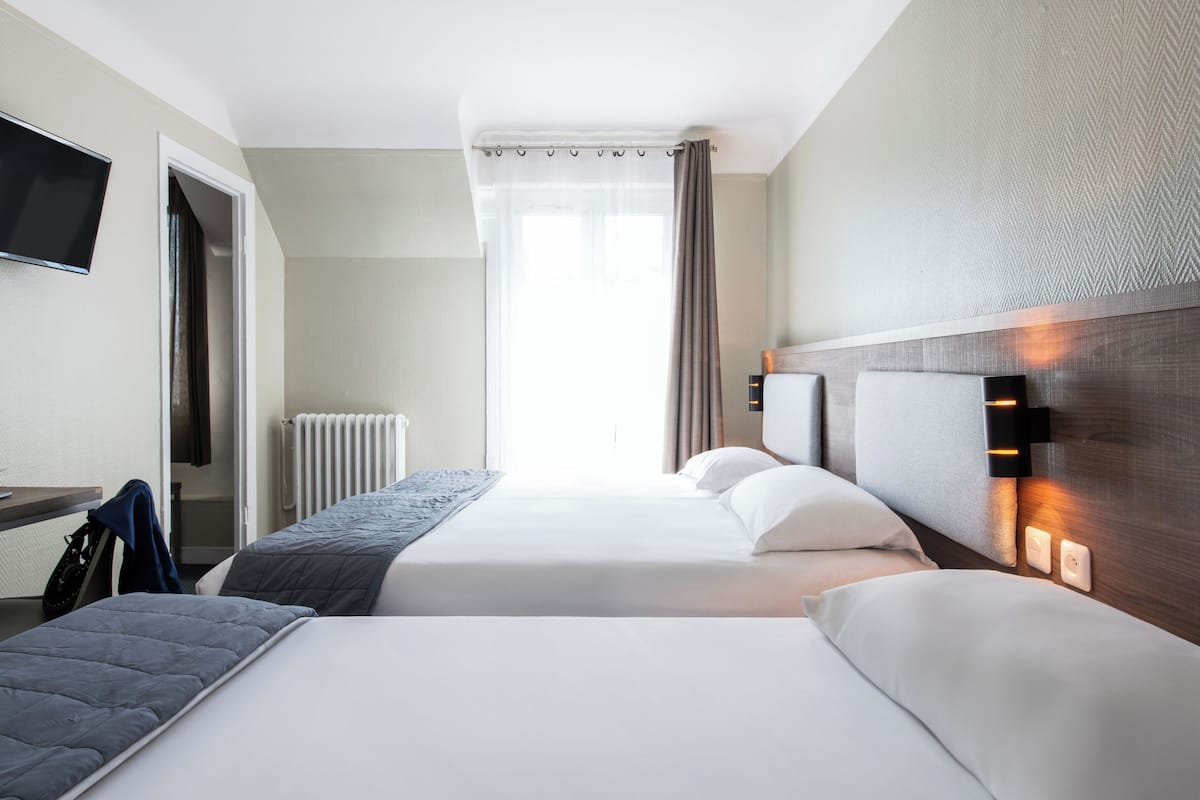 Soundproofing, free WiFi, bed sheets