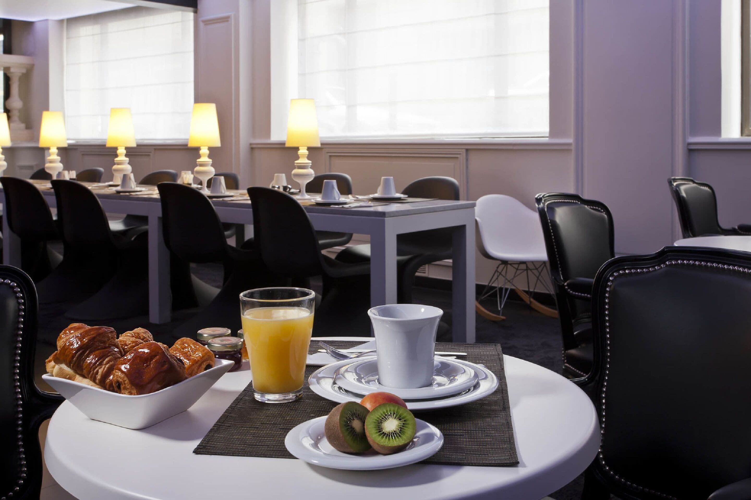 Buffet breakfast on weekdays (EUR 15 per person)