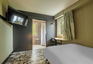 ダブルルーム 車いす対応 禁煙 | 高級寝具、ピロートップベッド、デスク、防音設備